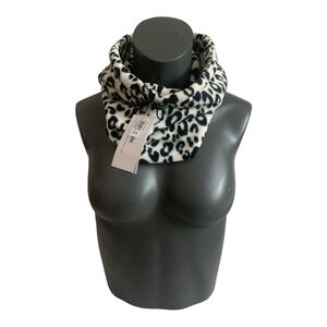 NWT Women Neck Warmer OLD NAVY Adjustable Fleece Scarf Black White Cheetah Scarf